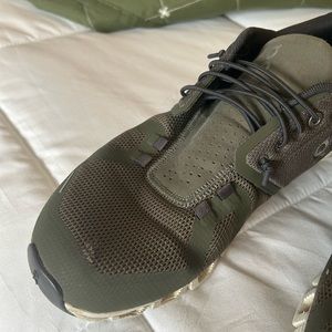 Men’s On Cloud Shoes, size 9, Army Green & Grey